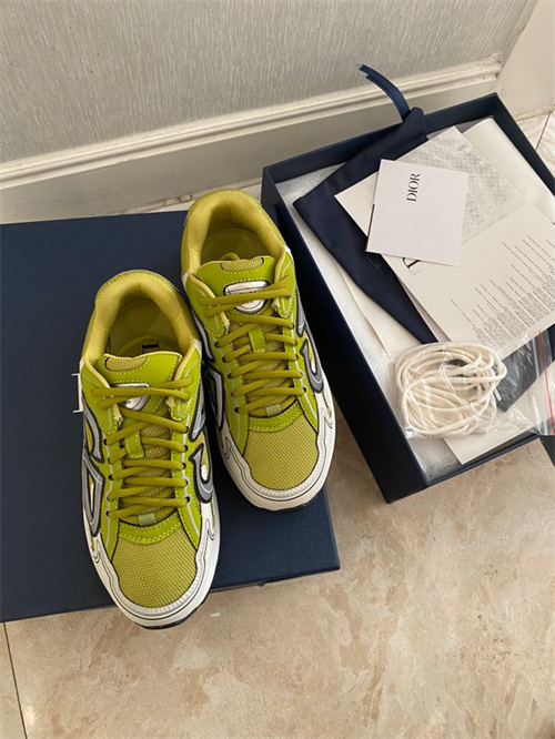 DR B30 Sneakers
