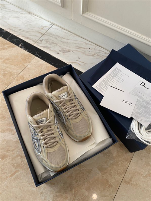 DR B30 Sneakers