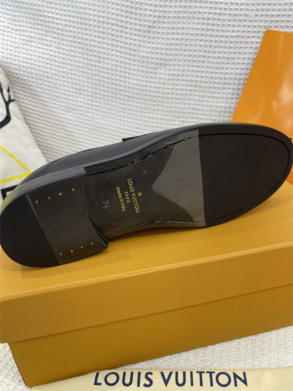 Lv Loafer 053