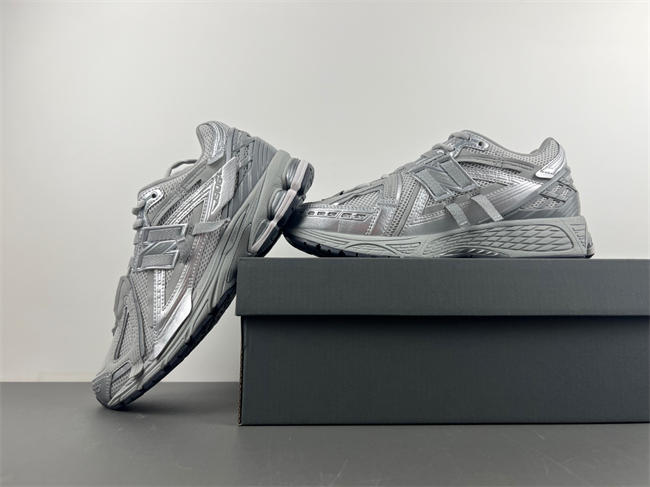 New Balance Concrete Silver Metallic M1906AG