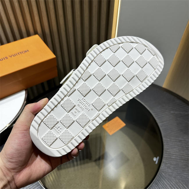 LV1S 086