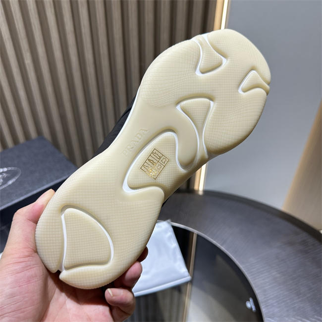 Pra*a sneaker