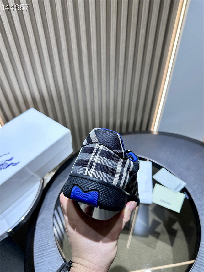 Bv*b*rry Sneaker