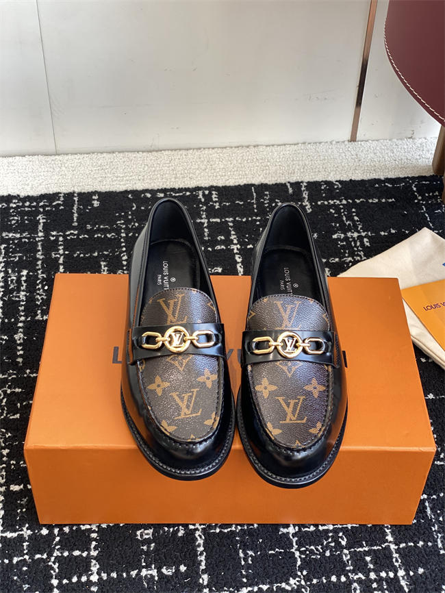 Lv Loafer 069