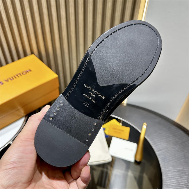 Lv Loafer077