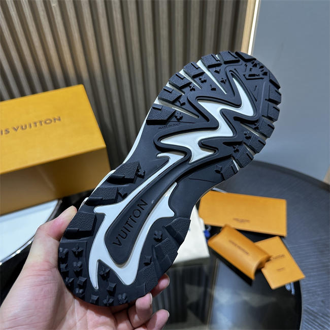 Lv Sneaker