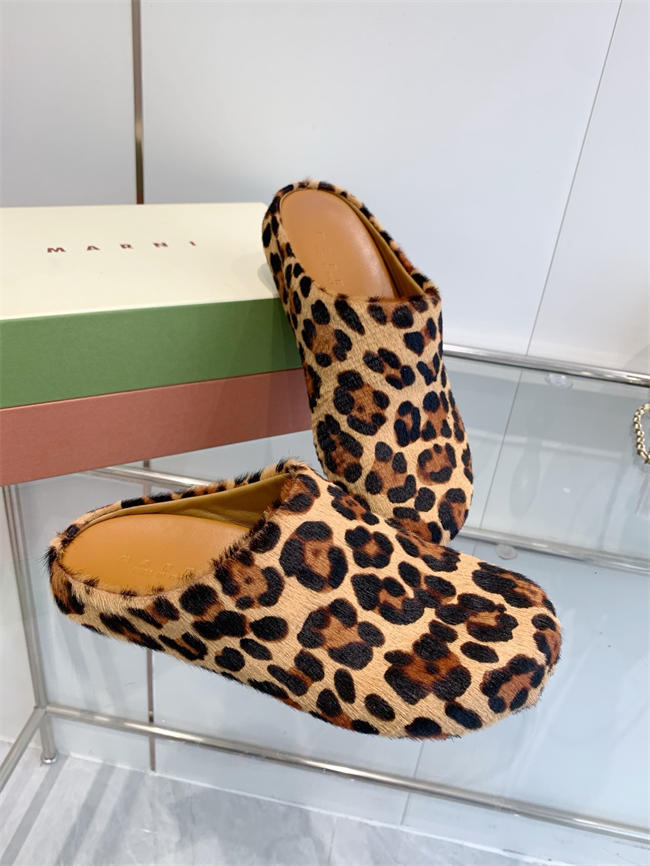 Ma*n1 Slipper