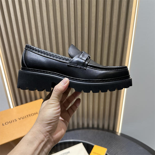 Lv Loafer090