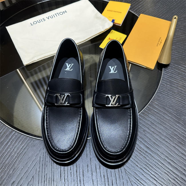 Lv Loafer090
