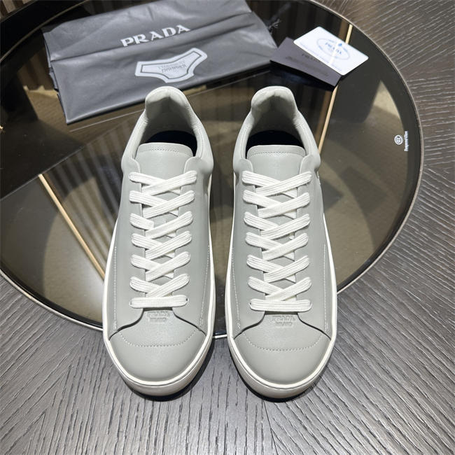 Pra*a Sneaker076