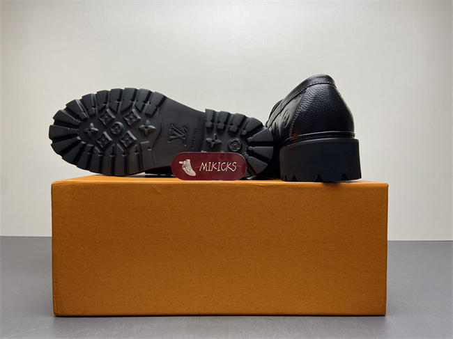 Lv Loafer085