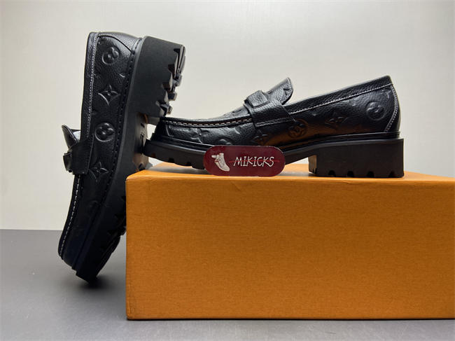 Lv Loafer085