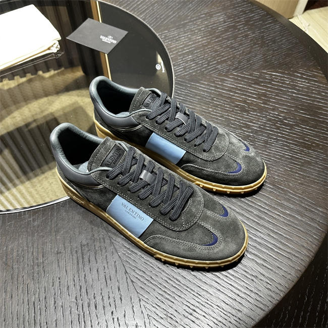 Va1e*ntin0 Sneakers