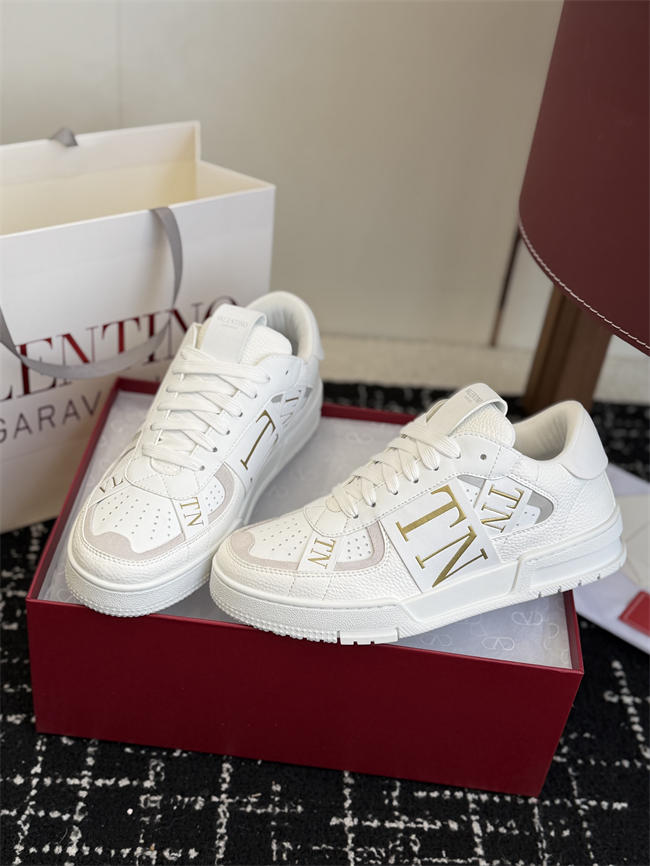 Va1e*ntin0 Sneakers