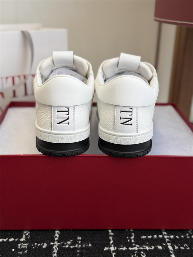 Va1e*ntin0 Sneakers