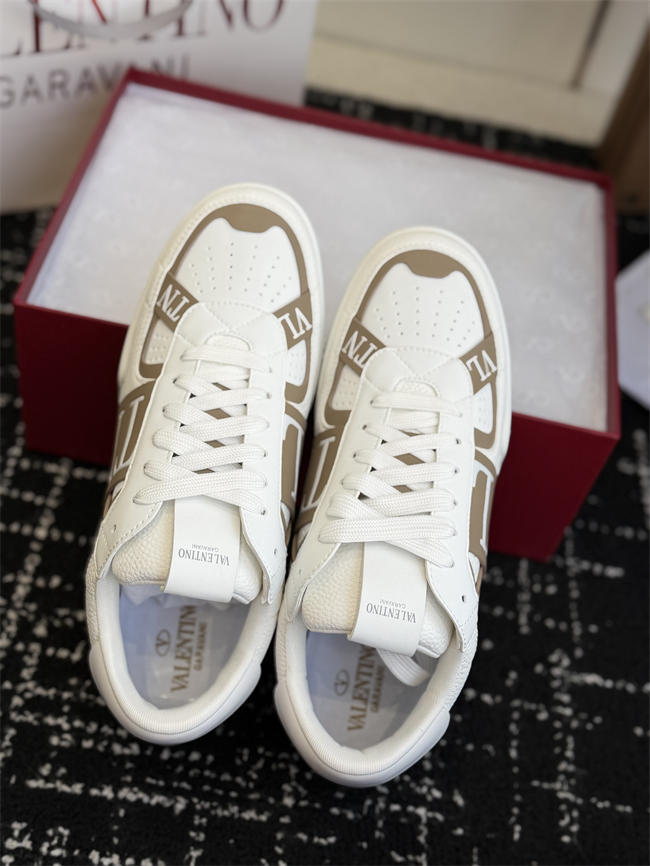 Va1e*ntin0 Sneakers